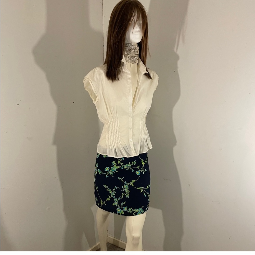 Vintage pure silk small skirt w green vines. Shown on Sex n the City.